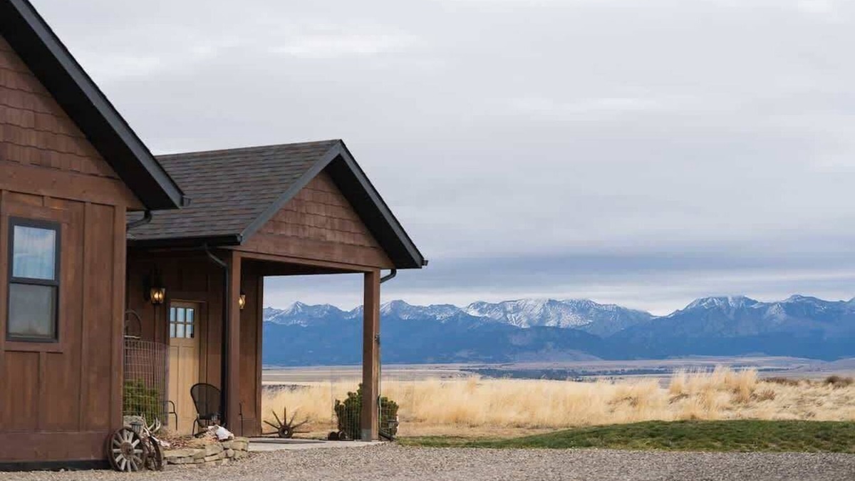 Clyde Park House | Crazy Mountain Lodge