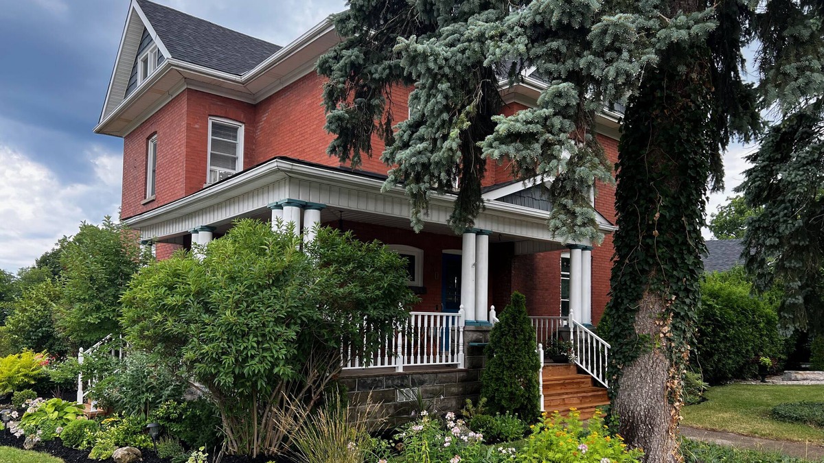 Kincardine House | Creative Retreat & Walk to the Beach!