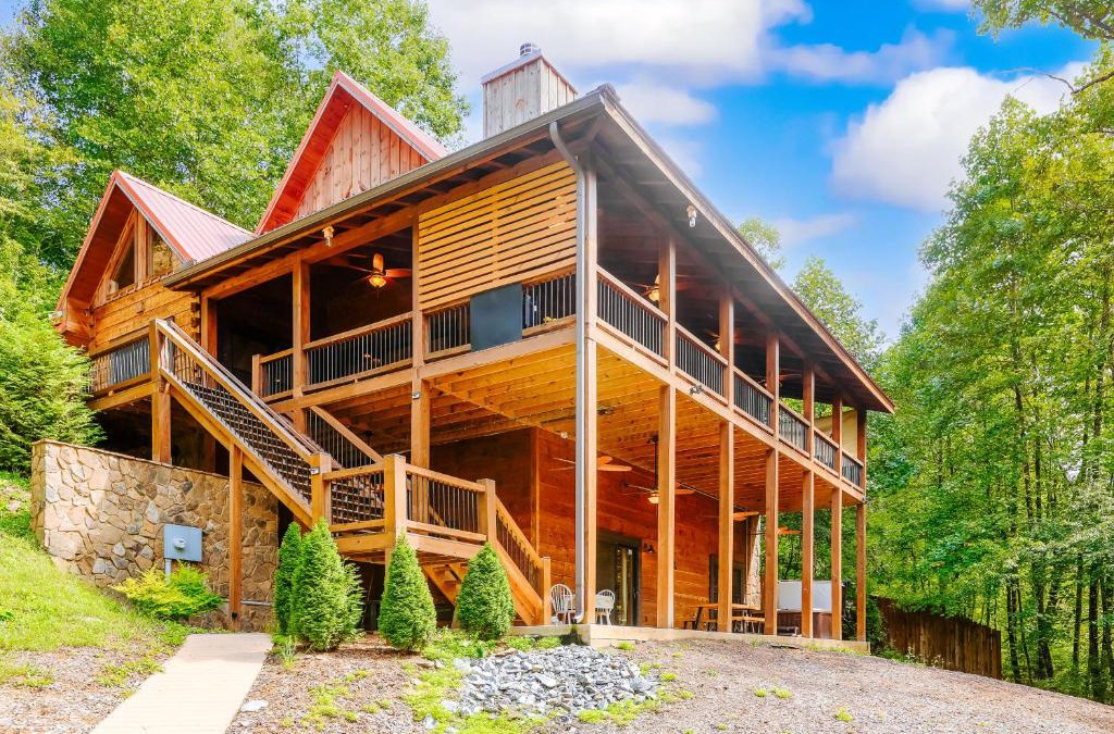 Morganton House | Creek Front Oasis