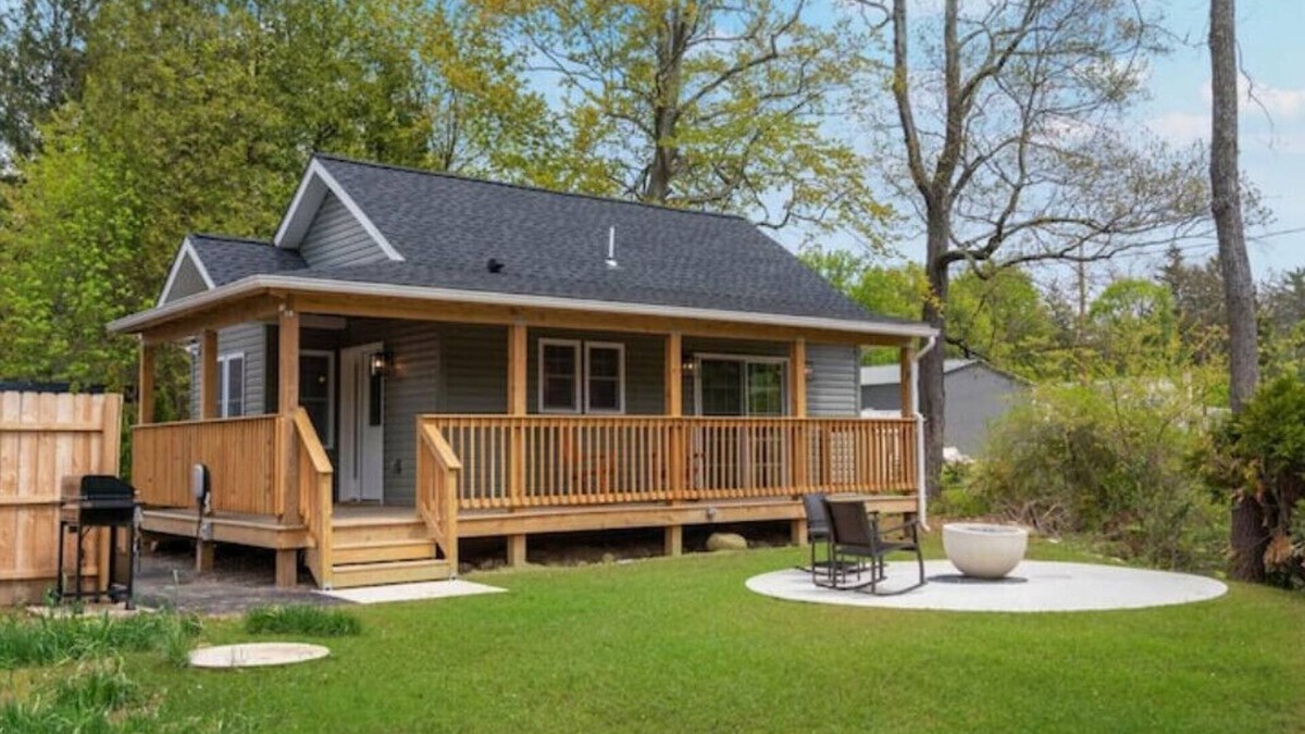 Schnecksville Cottage | Creek Stay Retreat New Listing