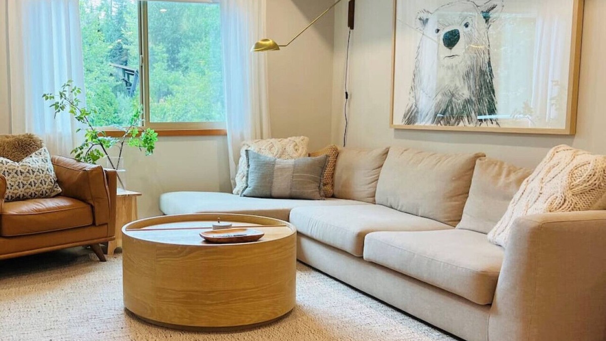 Whistler Creekside Apartment | Creekside 2BR:Sleeps 6, Patio + BBQ & Free Parking,Pool, Near Shops and Lakes!