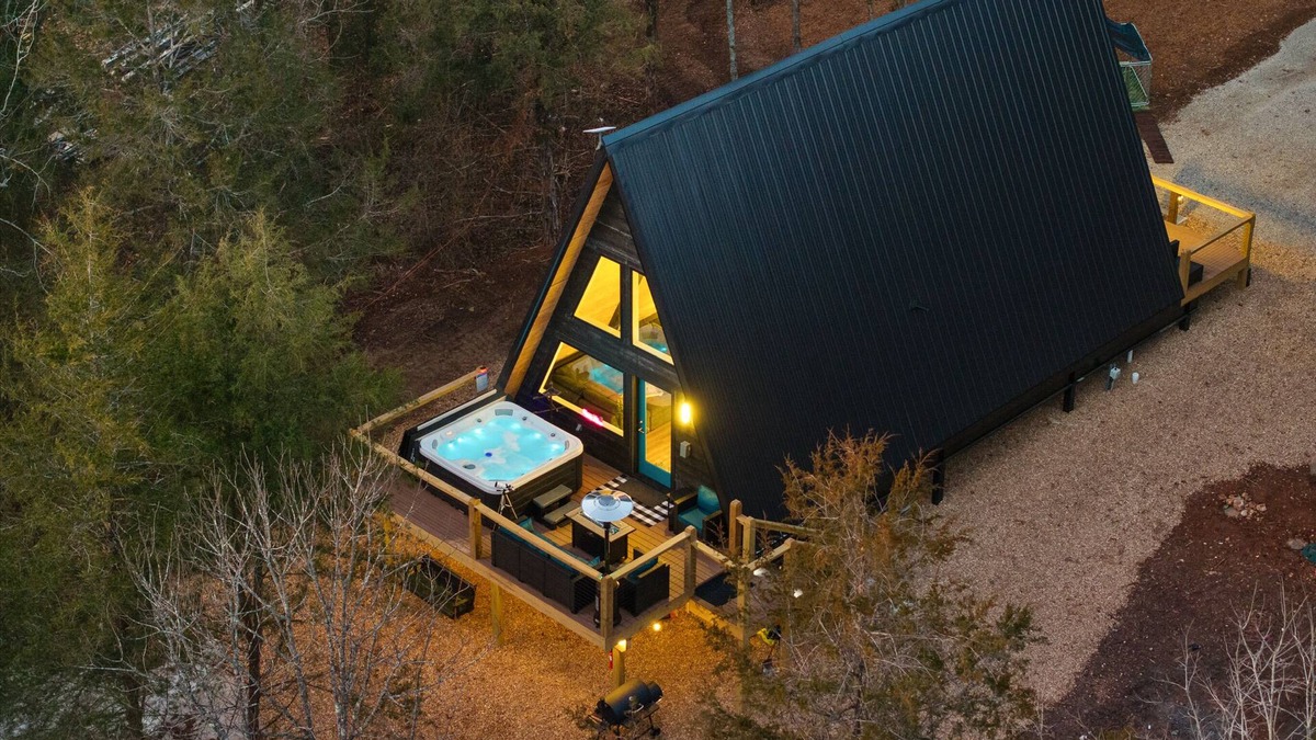 Omaha House | Creekside A-frame Hot Tub 1st FL King Suite🖤PET