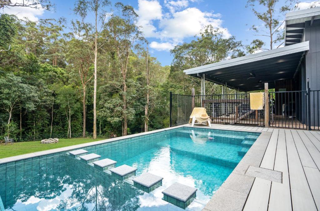 Perwillowen House | Creekside Cottage, pet friendly w pool