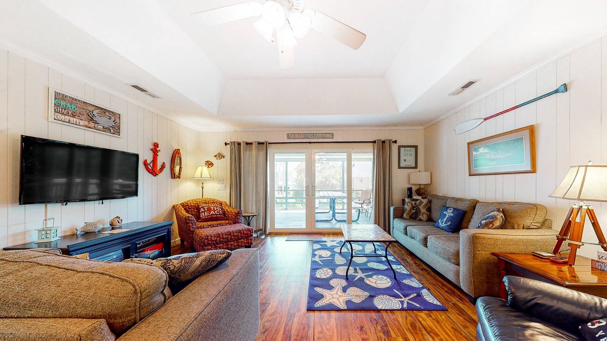 Edisto Island House | Creekside Home w/ Screened Porch, Deck, WiFi - 1 Block to Beach, Near Dining!