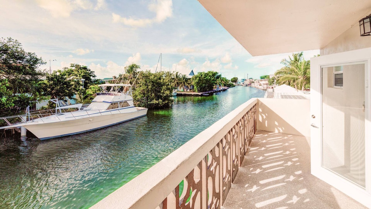 Tavernier Hotel | Creekside Inn