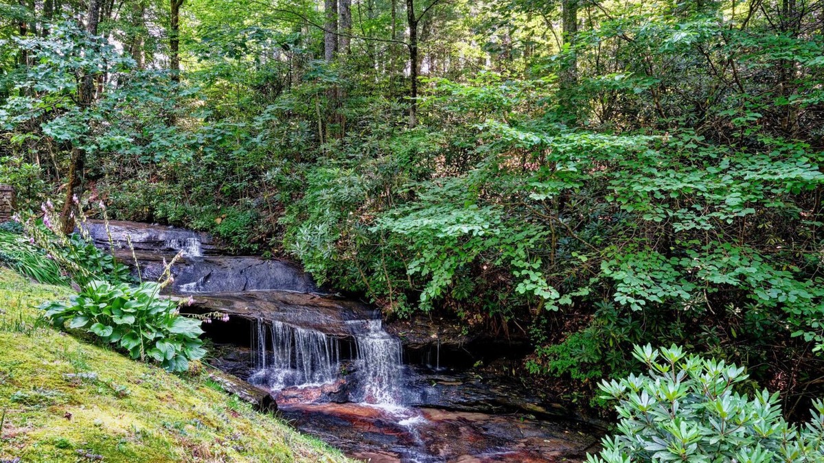 Scaly Mountain House | Creekside, spacious home for 8; 9 mi. Highlands, close Sky Valley, GA
