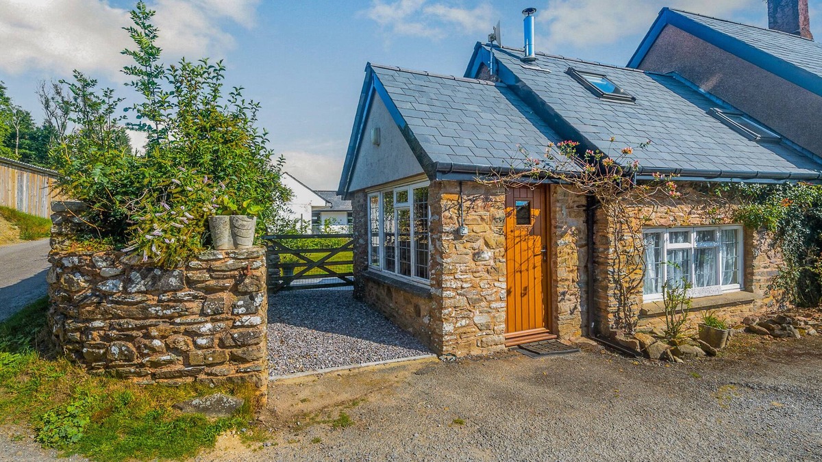 Withypool Cottage | CREENAGH'S COTTAGE, pet friendly, with a garden in Withypool