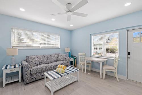 Sanibel House | Creole Garden Cottage at Palmview Inn of Sanibel with Bikes