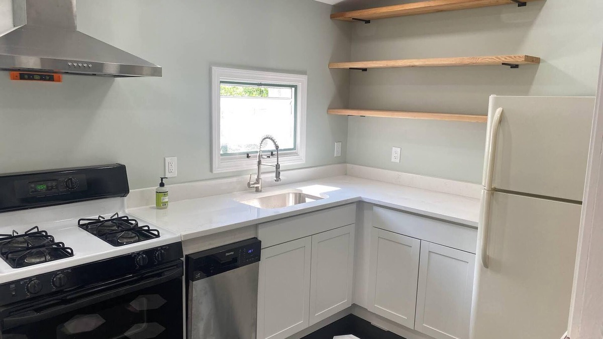 Niantic House | Crescent Beach Cottage - Vacation or Academic Rental