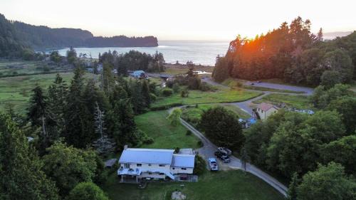 Port Angeles House | Crescent Beach Retreat- Cozy 4br House