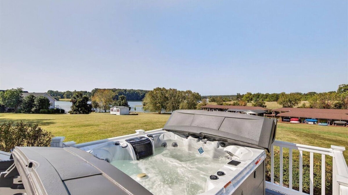 Twin Oaks House | Crescent Cove: Luxury Lake Anna Retreat for 18 with Sandy Beach & Hot Tub