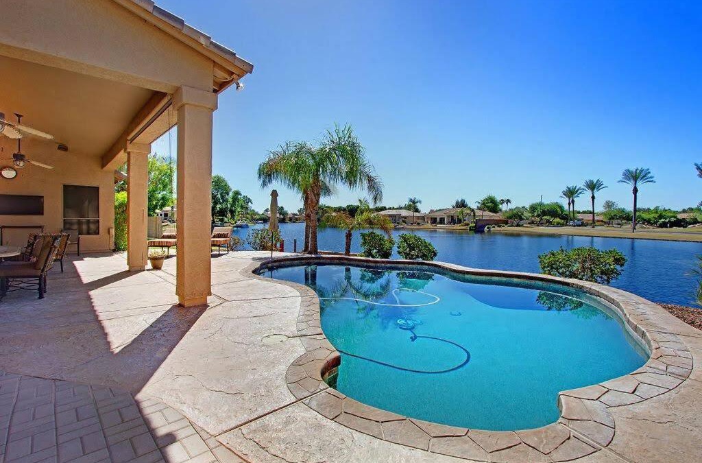 Chandler House | CRESCENT - Stunning Lake View with Pool, BBQ and Sunsets