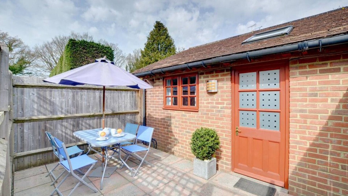 Abbess Roding House | Cresslands - One Bedroom House, Sleeps 2