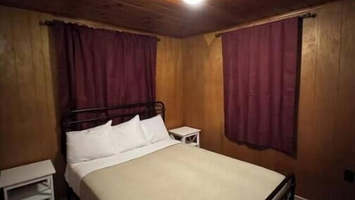 Crestline Apartment | Crest Lodge Historic Mountain Inn - ARROWHEAD