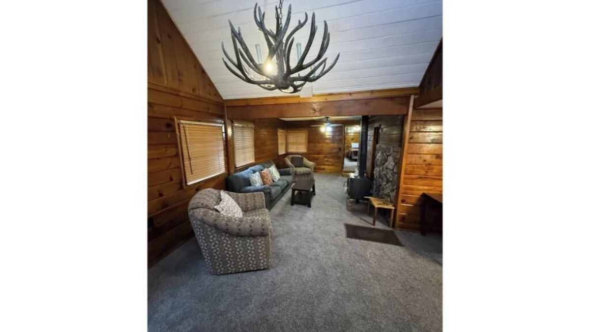 Crestline Apartment | Crest Lodge Historic Mountain Inn - Twin Peaks B