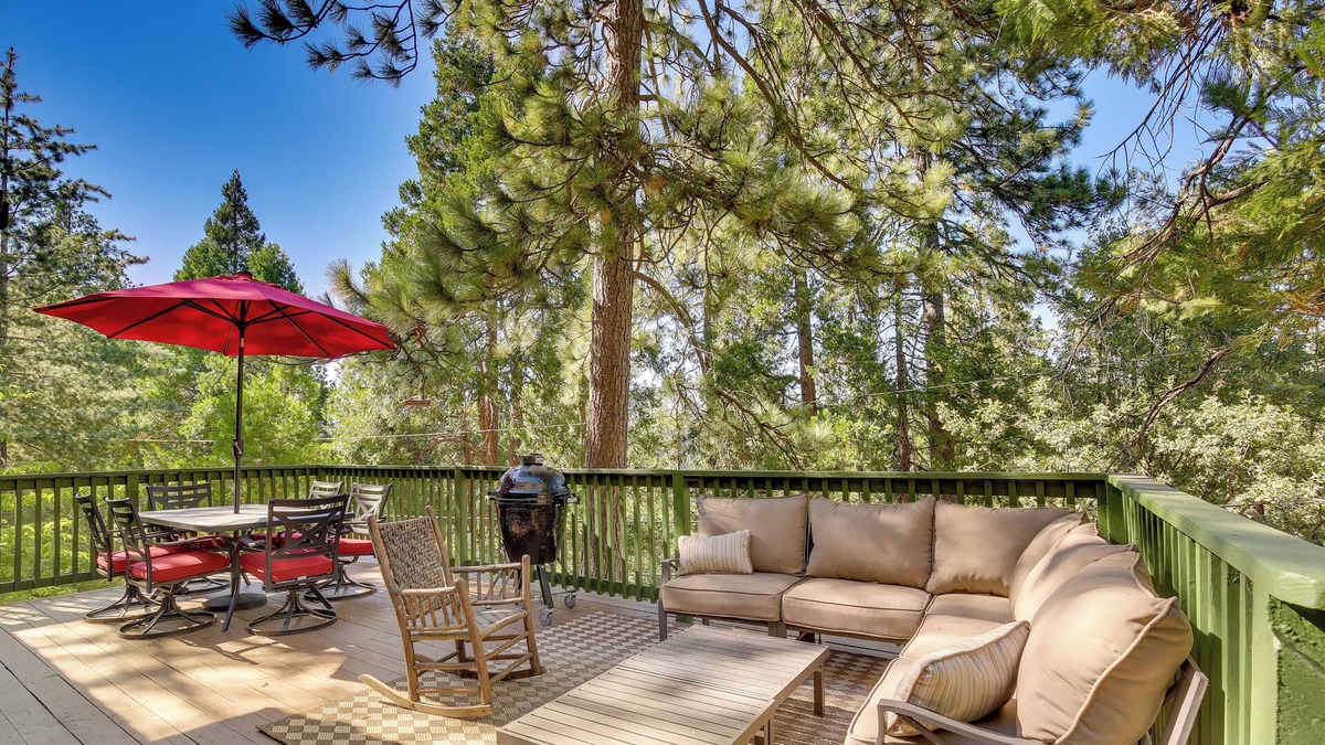 Crestline Cabin | Crestline Getaway w/ Grill < 1 Mi to Lake Gregory!
