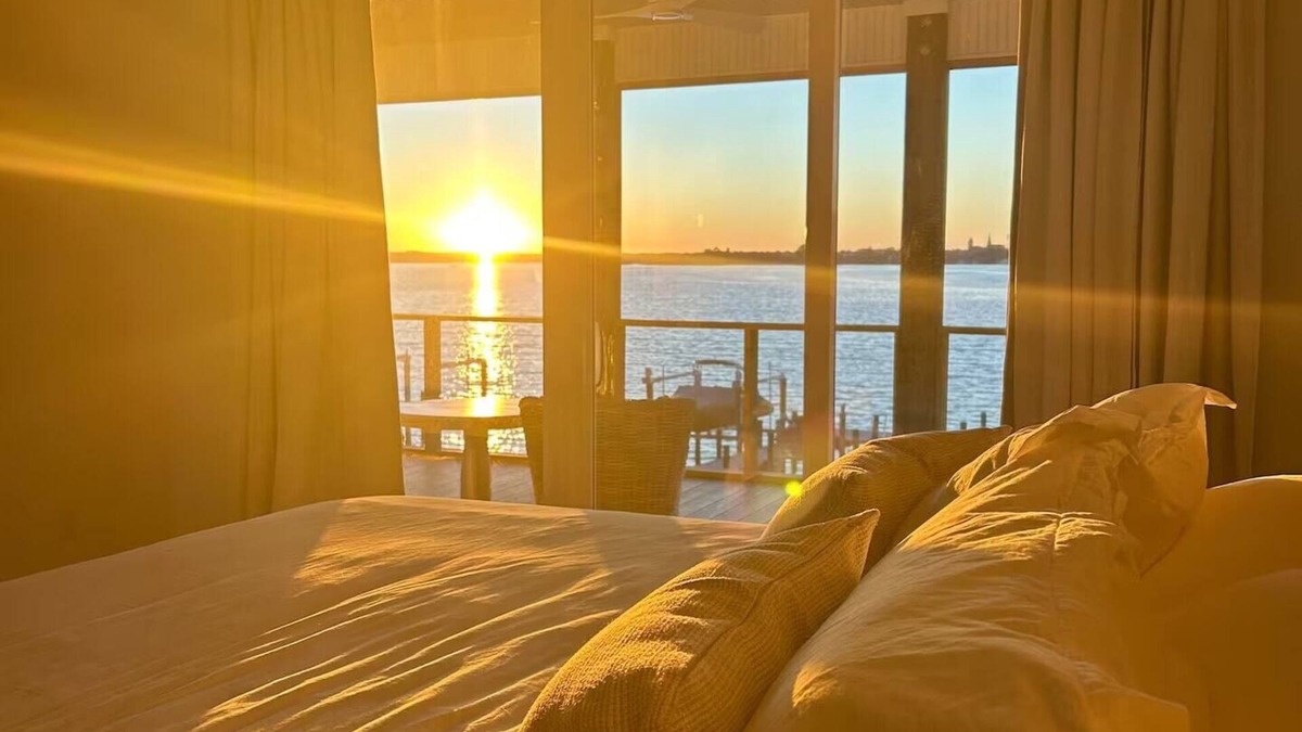 New Bern House | Crew Bern, A riverside retreat located on the serene banks of the Neuse River.