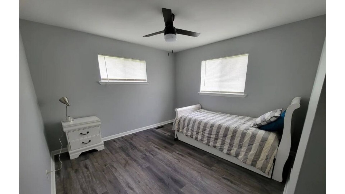 Laceys Spring House | Crisp and clean country home near the city!