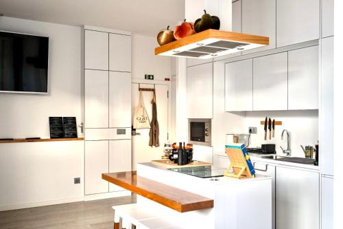 Se Apartment | Cristalia,Roof terrace in city center, Garage, Netflix 75inch TV