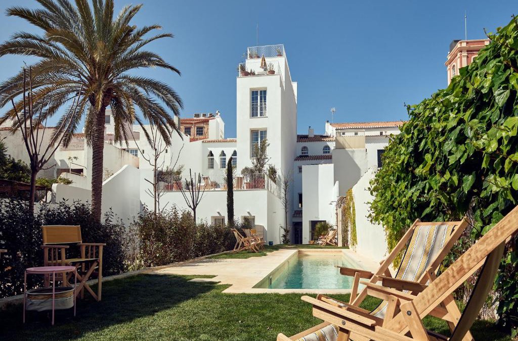 Mahon Hotel | Cristine Bedfor Mahon