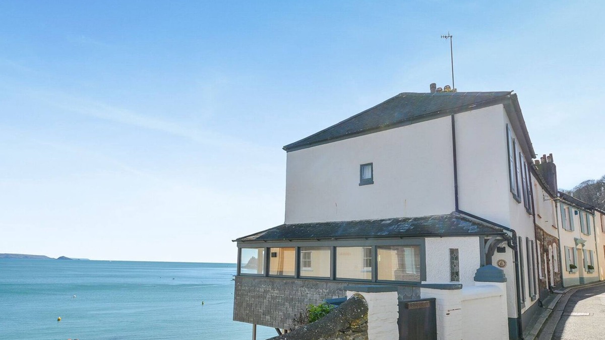 Cawsand Cottage | Criterion Cottage - sleeps 4 guests in 2 bedrooms