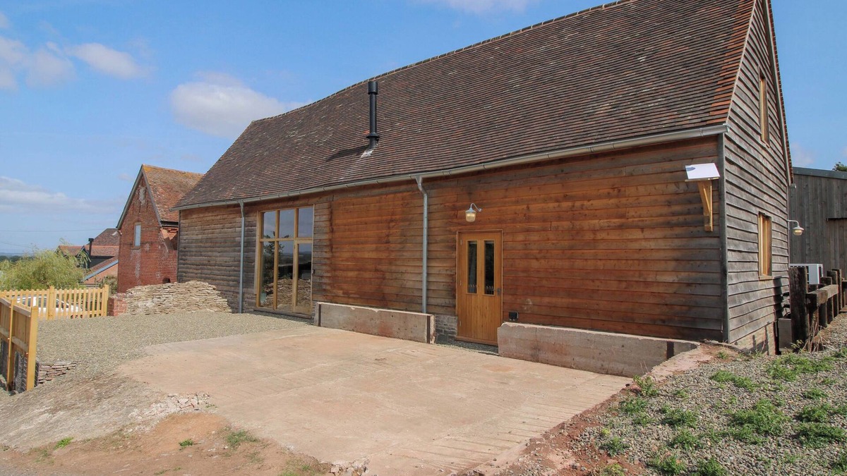 Tenbury Wells Cottage | CROOK BARN, pet friendly, character holiday cottage in Tenbury Wells