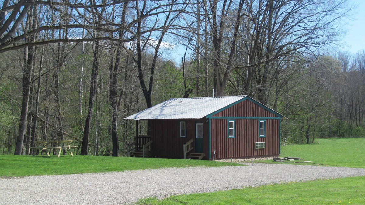 Logan Cabin | Crooked Creek Oasis -Little cabin on the creek -Hocking Hills area