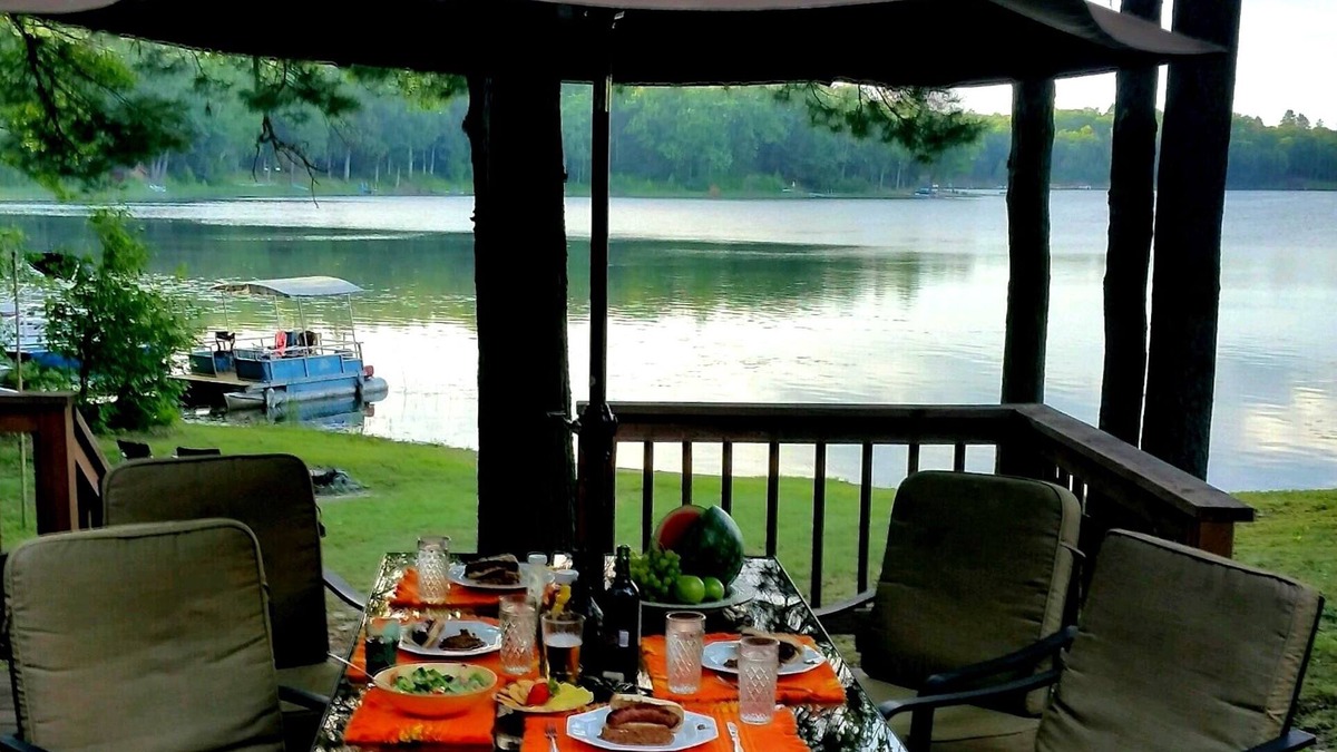 Herron Cabin | Crooked Lake lakefront Cabin in the Amish Hills