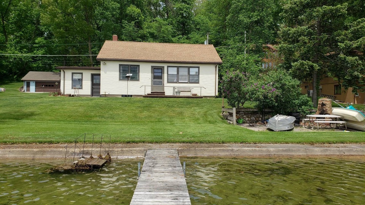 Angola Cottage | Crooked Lake Lakefront Cottage on First Basin