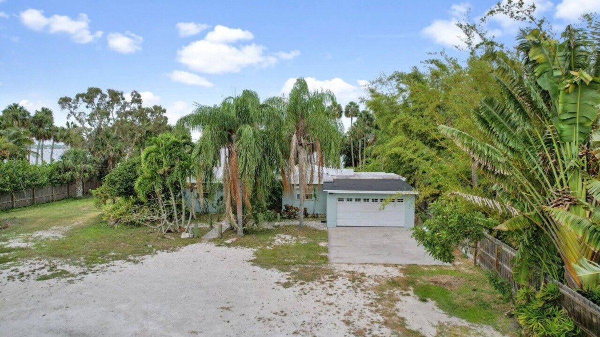 Tropic House | Crooked Mile Hideaway on the River