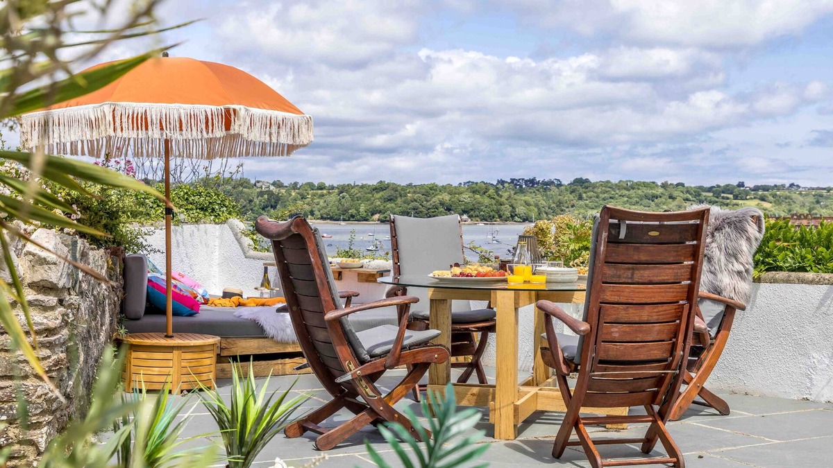 Dittisham Cottage | Crooks Cottage (Dittisham) - sleeps 4 guests in 2 bedrooms