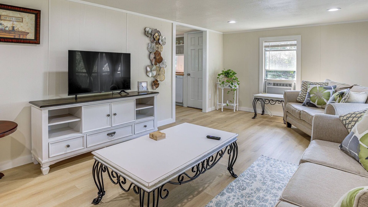 Crosby House | 'Crosby Huffman Hideaway' Serene Escape w/Yard