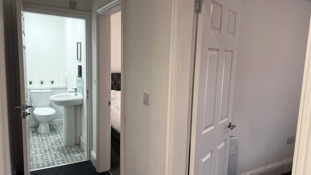 Waterloo Apartment | Crosby marina
