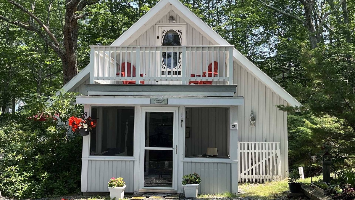Salsbury Cove Cottage | Cross Carriage House - Oceanside Cottage-On Frenchman's Bay by Acadia NP