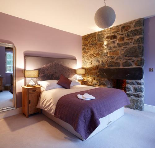 Dolgellau House | Cross Foxes - Bar Grill Rooms