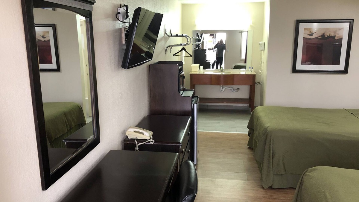 Lebanon Hotel | Crossroads Inn