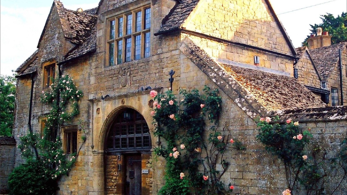 Broadway Hotel | Crown and Trumpet Inn