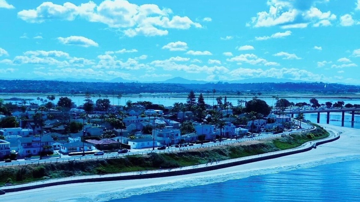 Crown Point House | Crown Point On The Water: Mission Bay