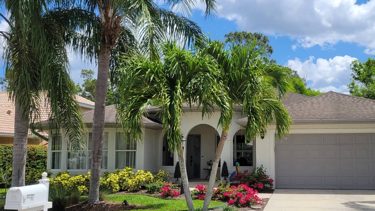 Crown Pointe House | Crown Pointe Home w/heated pool, updated kitchen & baths.minutes to downtown & beaches!