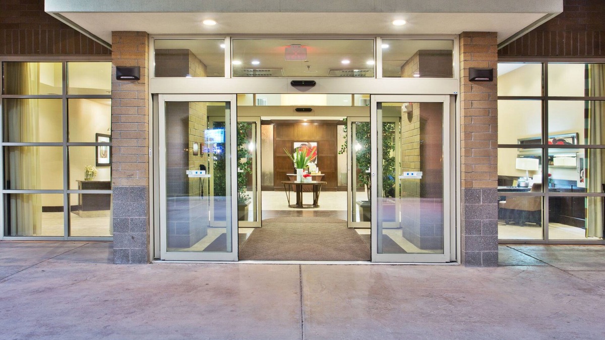 Midtown Anchorage Hotel | Crowne Plaza Anchorage Midtown by IHG