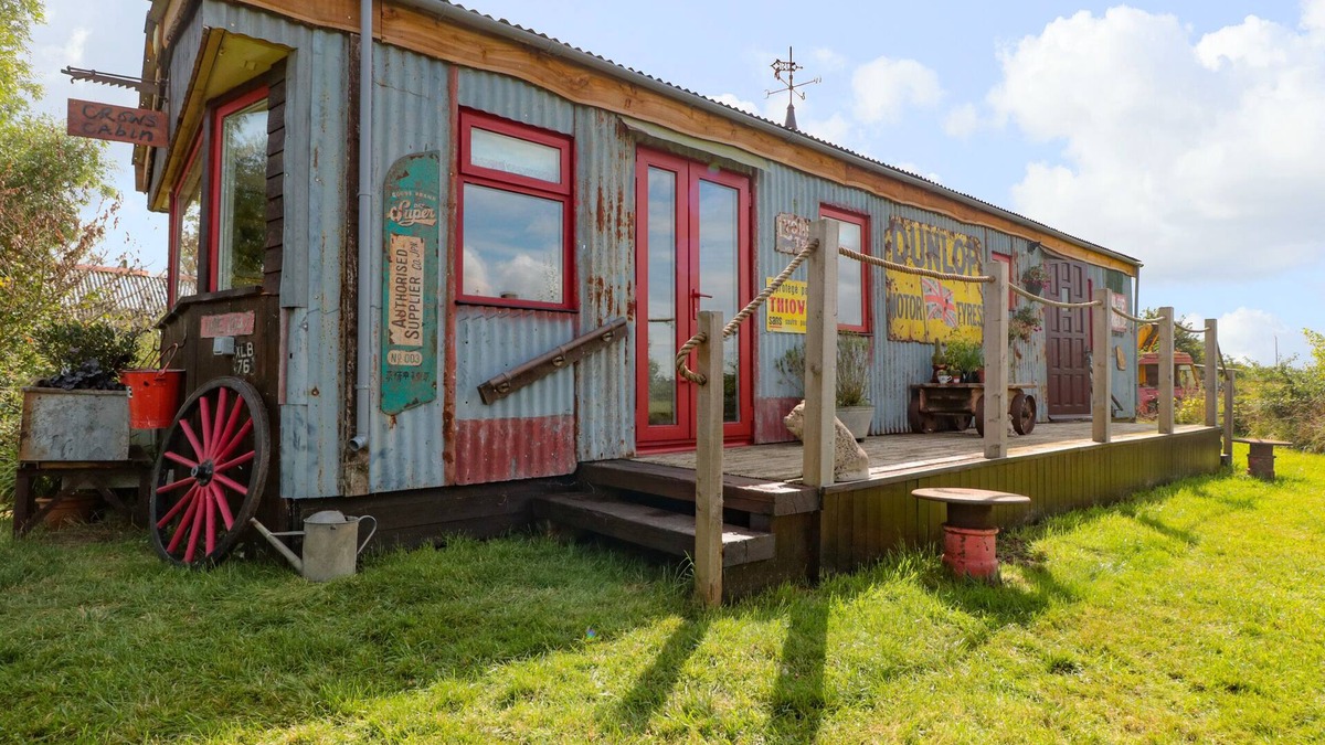 Gloucester Cottage | CROWS CABIN, pet friendly, character holiday cottage in Gloucester
