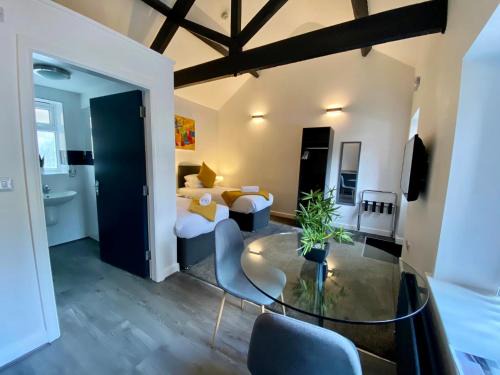 Lancaster Hotel | Crows Hotel