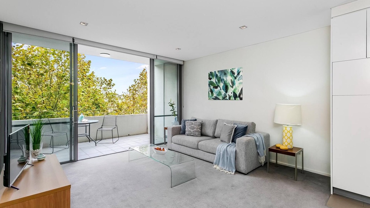 St. Leonards Apartment | Crows Nest - CLA26 - Clarke Street - Stylish Crows Nest Apartment with Balcony Overlooking Park