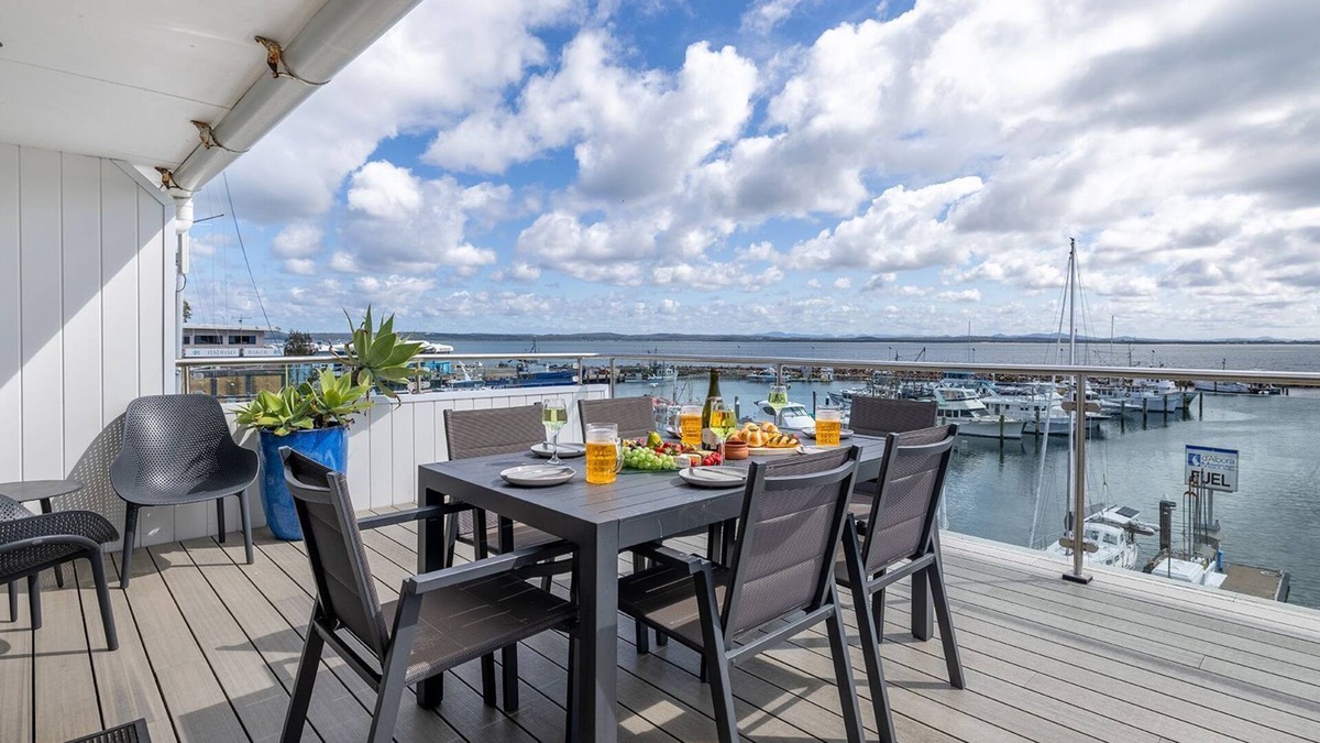 Nelson Bay Apartment | Crows Nest Marina View Apartment, 6 Teramby Rd - waterfront, WiFi, Aircon, Marina