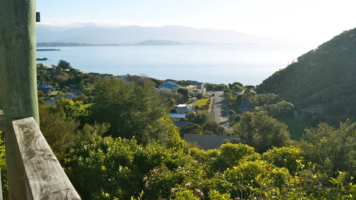 Tata Beach Cottage | Crows Nest - Tata Beach Holiday Home