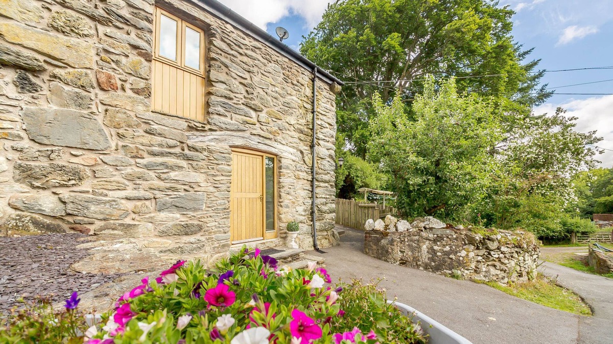 Cwmtirmynach House | Crud y Wennol - One Bedroom House, Sleeps 2