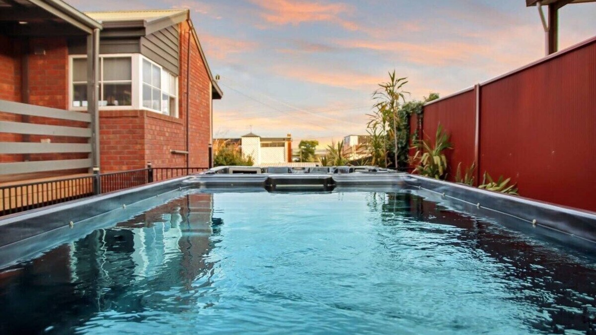 Ocean Grove House | Cruickshank Retreat I Spa and Dip Pool