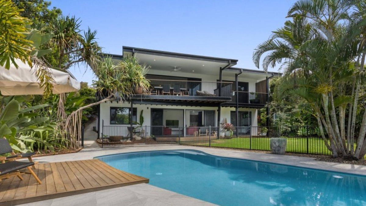Castaways Beach House | Crusoe Court 3 - Tropical Oasis
