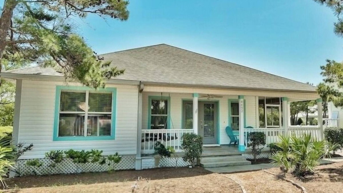 Clipper Cove House | ⭐️Crystal Beach House! 6 Min Walk To Beach; Best Location! Pool, Pet Friendly! ⭐️