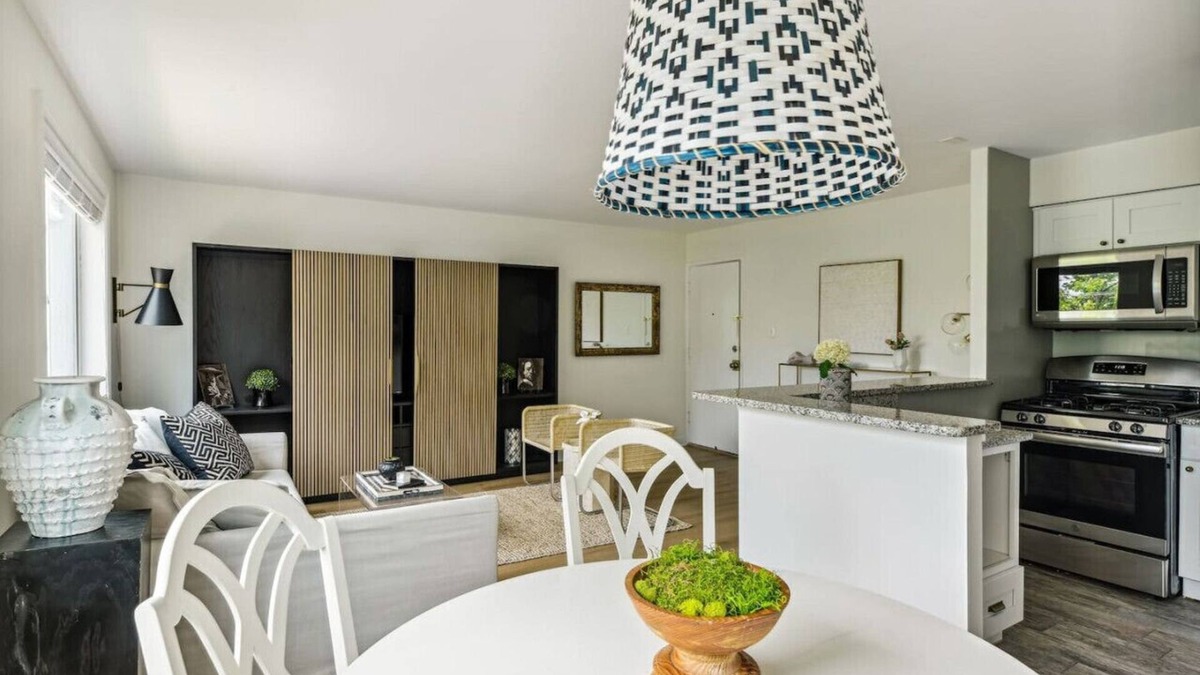 Aurora Highlands Apartment | Crystal City Boutique Flats 2BR/Free Parking